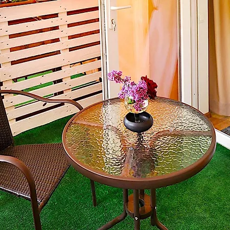 Style Apartment With Courtyard Тбилиси Экстерьер фото