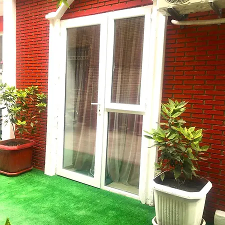 Style Apartment With Courtyard Тбилиси Экстерьер фото