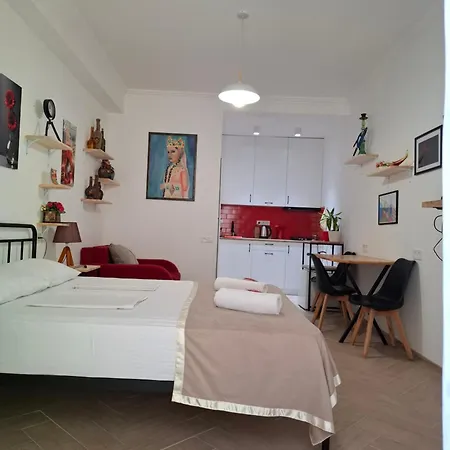 Style Apartment With Courtyard Тбилиси Экстерьер фото
