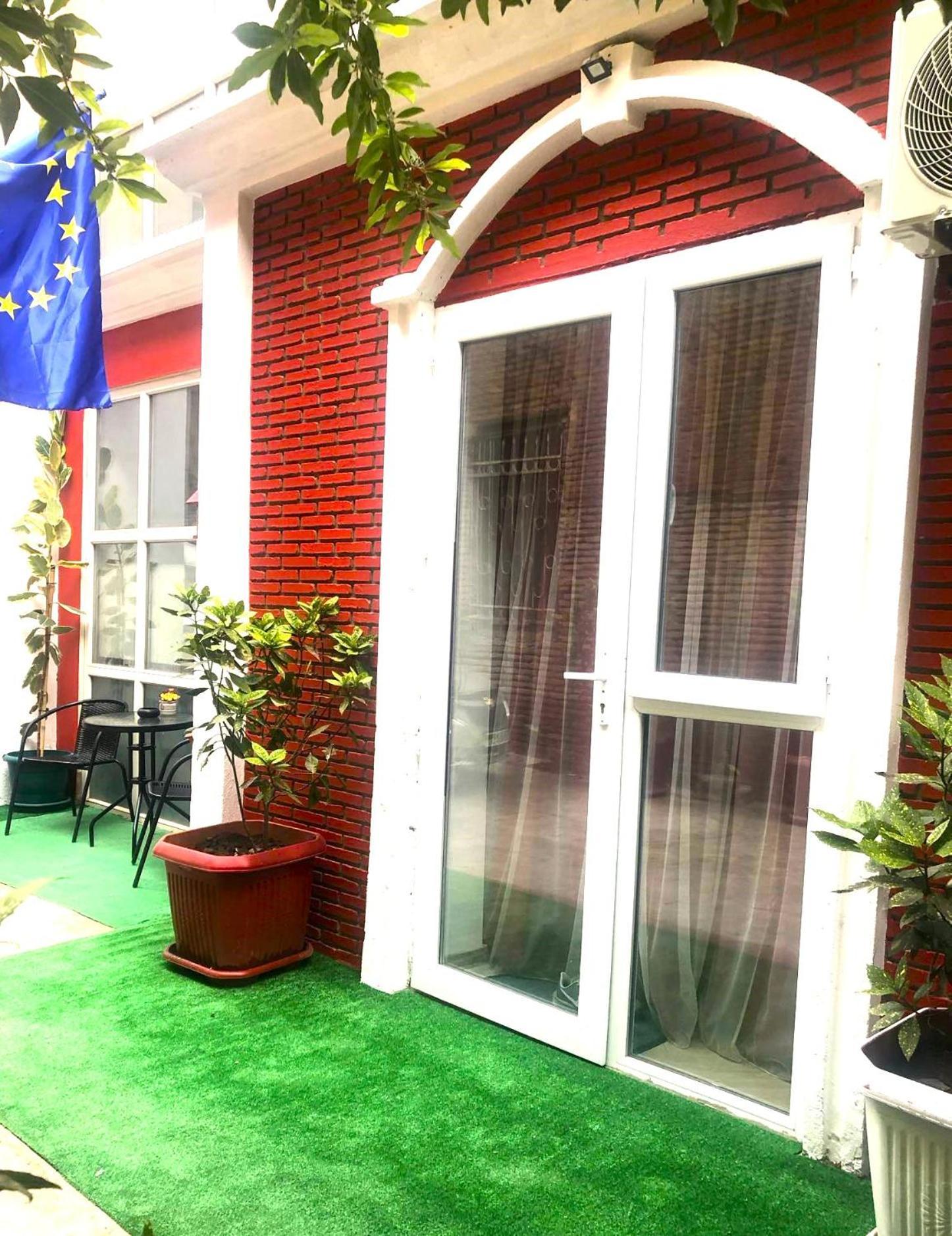 Style With Courtyard דירה טביליסי